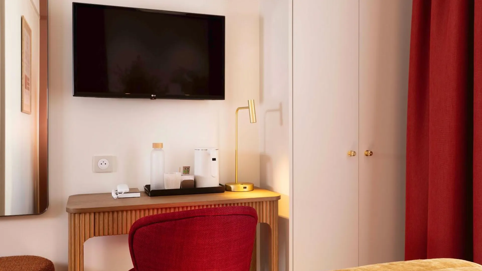 Hotel Le Cardinal Париж