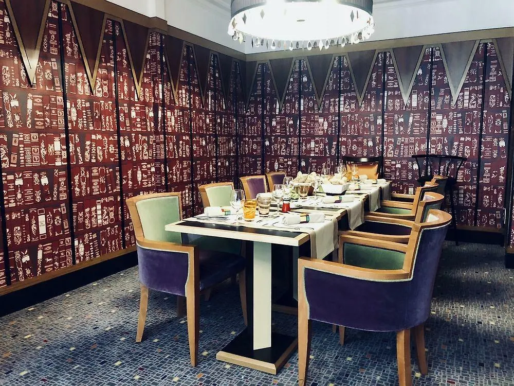 Hotel Le Cardinal Paris
